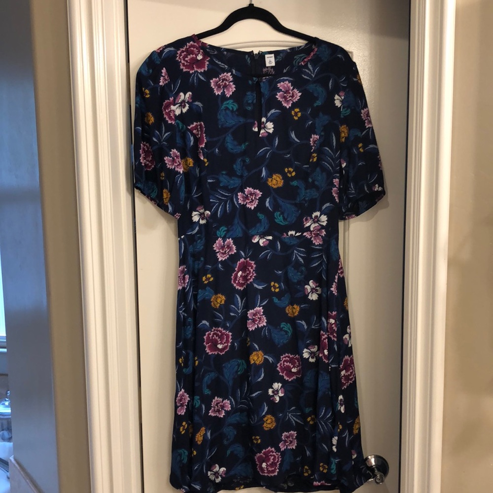 - Old navy never worn dress size- L tall